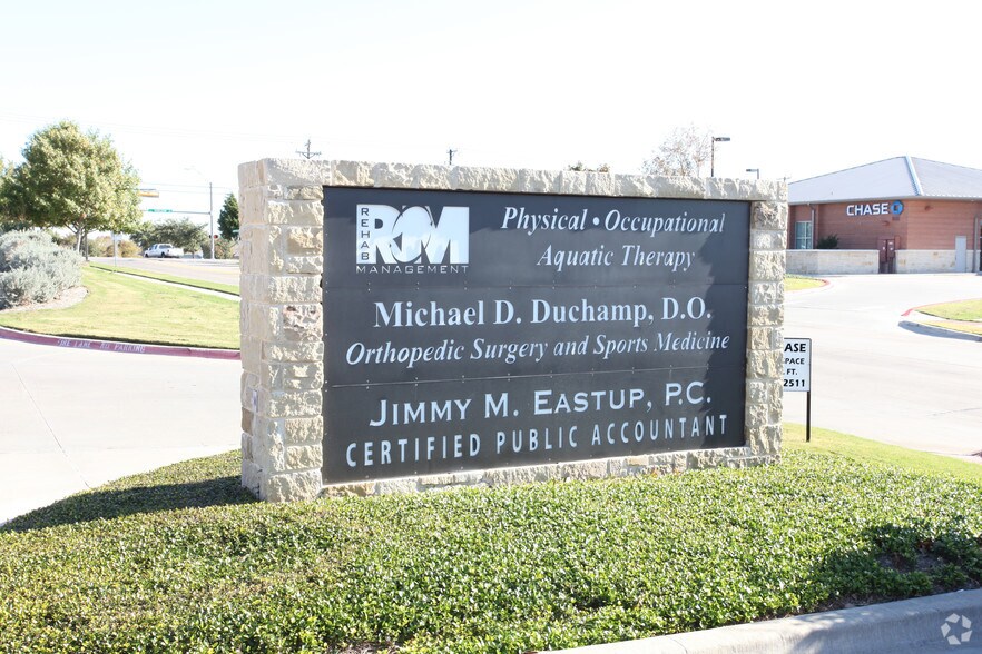 More Photos Of 930 W Ralph Hall Pky, Rockwall Medical For Lease