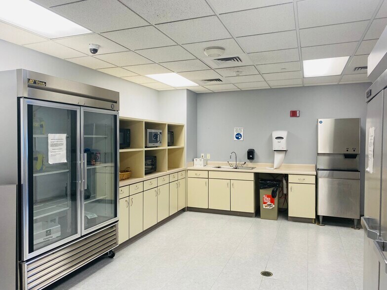 More Photos Of 500 Main St, Dubuque Office For Sale