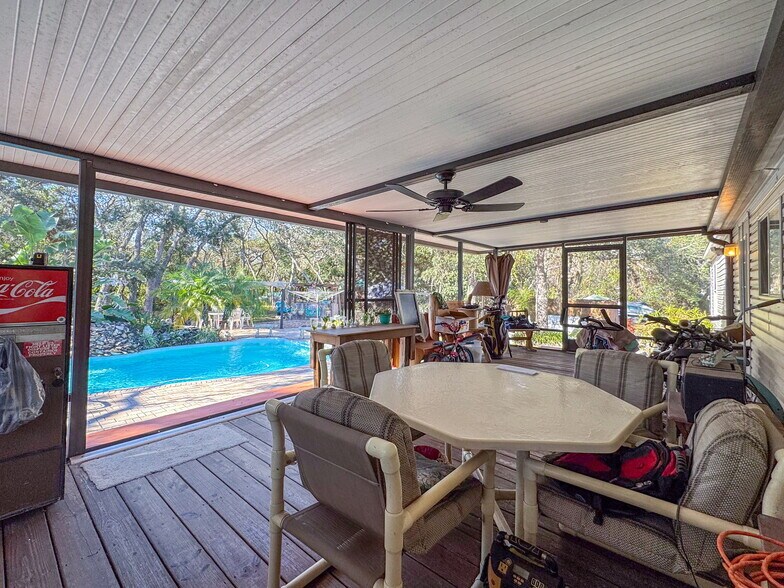 More Photos Of 15525 Shady Hills Rd, Spring Hill Restaurant For Sale