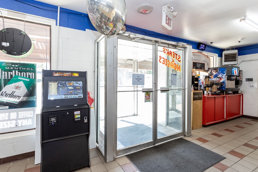 More Photos Of 1401 S Whitford Rd, West Chester Storefront Retail Residential For Sale