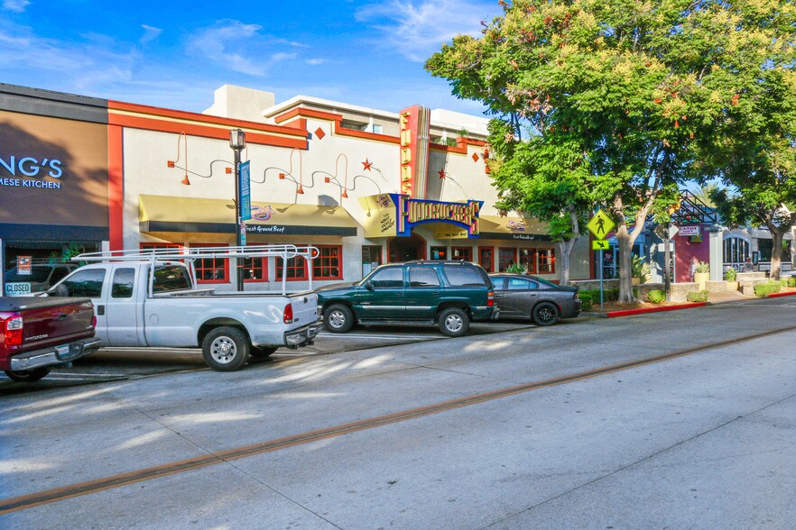 More Photos Of 221 N San Fernando Blvd, Burbank Restaurant For Lease