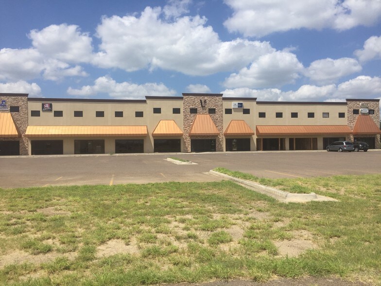 More Photos Of 8218 Casa Verde Rd, Laredo Storefront Retail Office For Lease