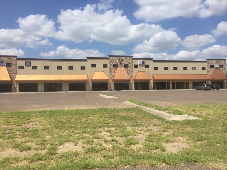 More Photos Of 8218 Casa Verde Rd, Laredo Storefront Retail Office For Sale