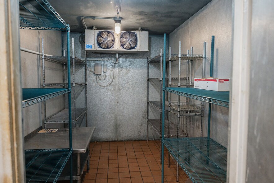 More Photos Of 510 Main St, Ormsby Restaurant For Sale