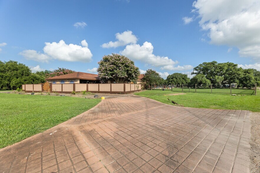 More Photos Of 1226 County Road 201A, Angleton Land For Sale