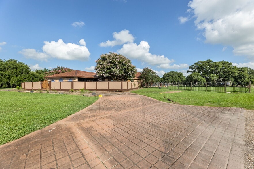 More Photos Of 1226 County Road 201A, Angleton Land For Sale