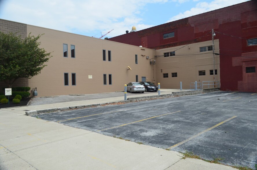More Photos Of 125 W North St, Lima Office For Sale