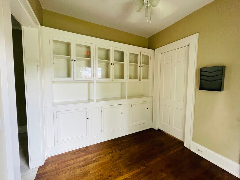 More Photos Of 490 S Perry St, Lawrenceville Office Residential For Lease