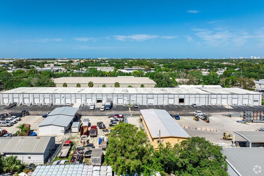 More Photos Of 4227 Enterprise Ave, Naples Warehouse For Lease