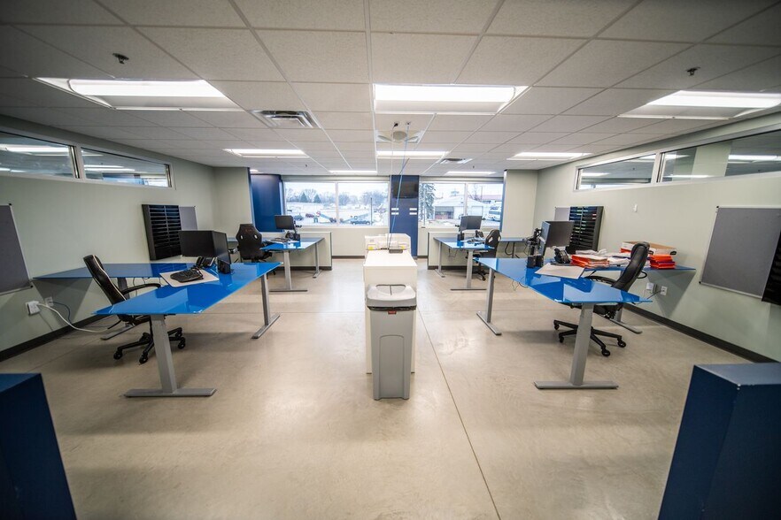 More Photos Of 1820 14th St NW, Rochester Showroom For Sale