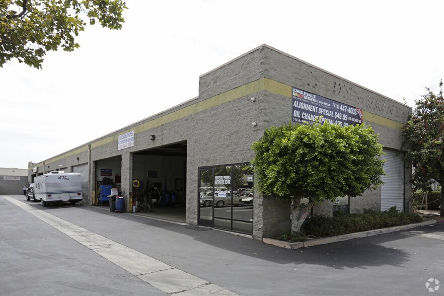 Primary Photo Of 510-516 Gilbert St, Fullerton Auto Repair For Lease