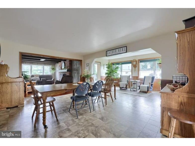 More Photos Of 240 Railroad Ave, Bird In Hand Flex For Sale