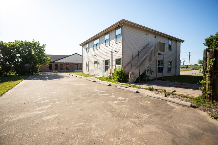 More Photos Of 310 W Murray St, Manor Office Residential For Lease