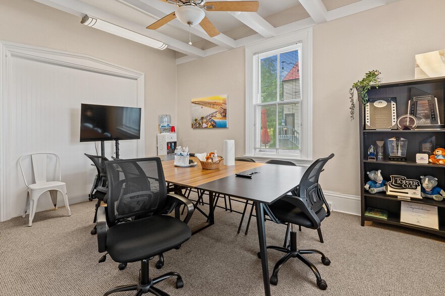 More Photos Of 1550 Lewis Center Rd, Lewis Center Freestanding For Sale