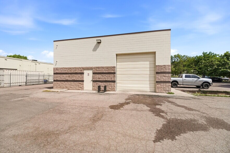 More Photos Of 949 Elkton Dr, Colorado Springs Warehouse For Lease