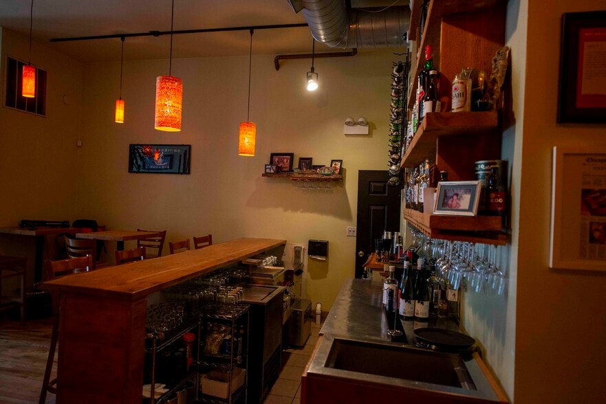 More Photos Of 1829 W Chicago Ave, Chicago Storefront Retail Residential For Lease