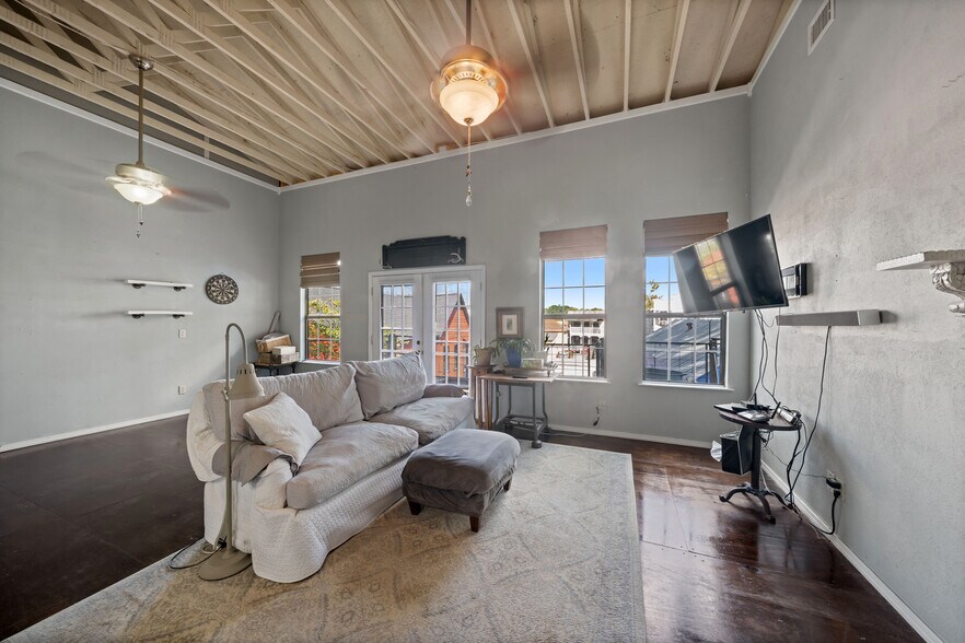 More Photos Of 26407 Preston Ave, Spring Storefront Retail Residential For Sale