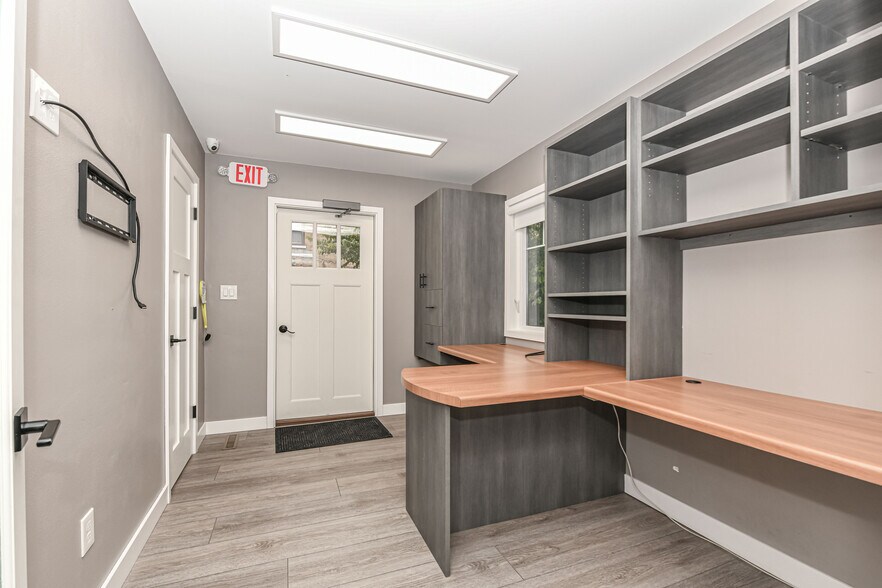 More Photos Of 114 Grove St, Eagle Medical For Lease