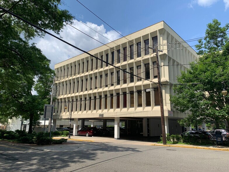 More Photos Of 185 Great Neck Rd, Great Neck Office For Lease