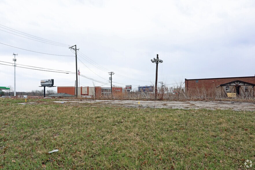 More Photos Of 20817 N Quentin Rd, Kildeer General Retail For Sale