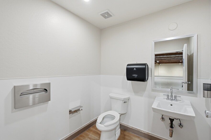 More Photos Of 570 Parrott St, San Jose Warehouse For Lease