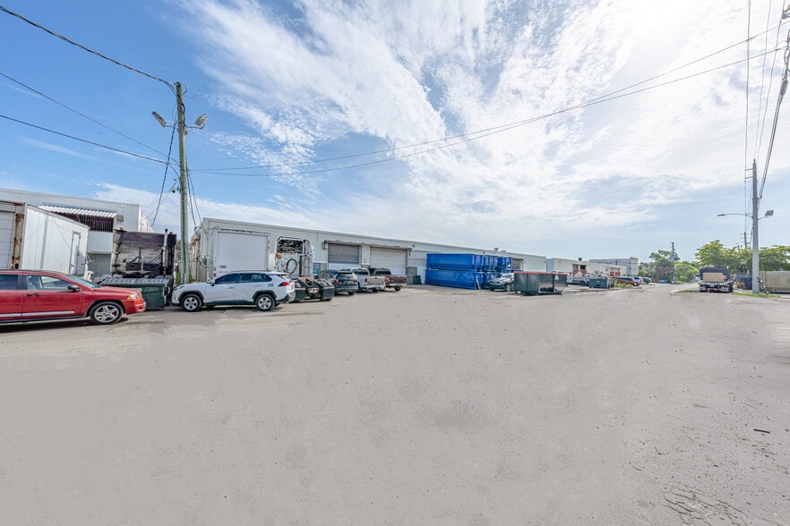 More Photos Of 2335-2337 NW 149th St, Opa-locka Warehouse For Lease