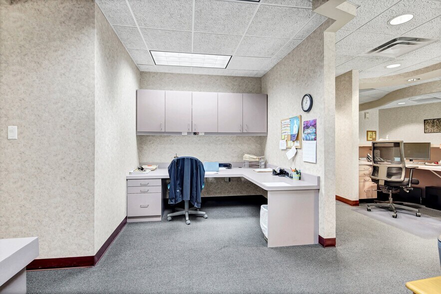 More Photos Of 1511 Northway Dr, Saint Cloud Medical For Sale