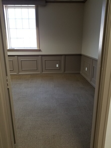 More Photos Of 49 Public Sq, Shelbyville Office For Sale