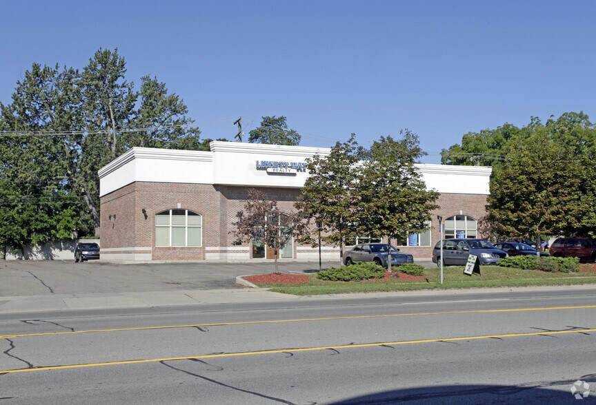 Primary Photo Of 400 S Broadway St, Lake Orion Office For Lease