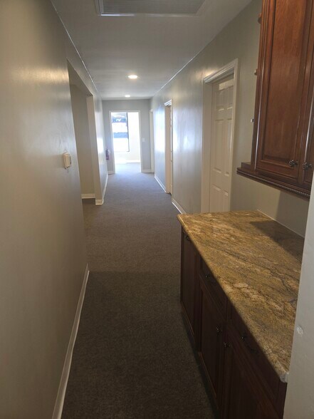 More Photos Of 191 W Cedar St, Globe Restaurant For Lease