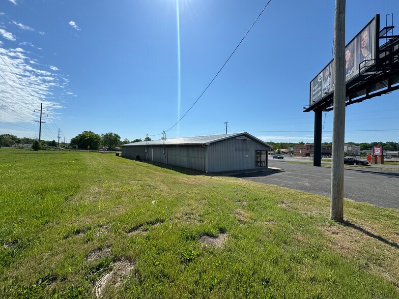 More Photos Of 205 Mimosa Ln, Tahlequah General Retail For Sale