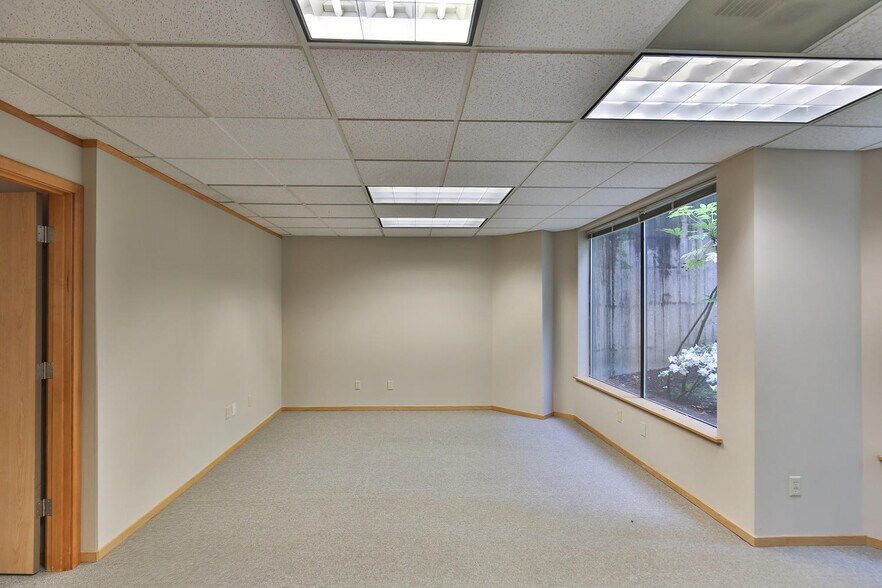 More Photos Of 14670 NE 8th St, Bellevue Medical For Lease