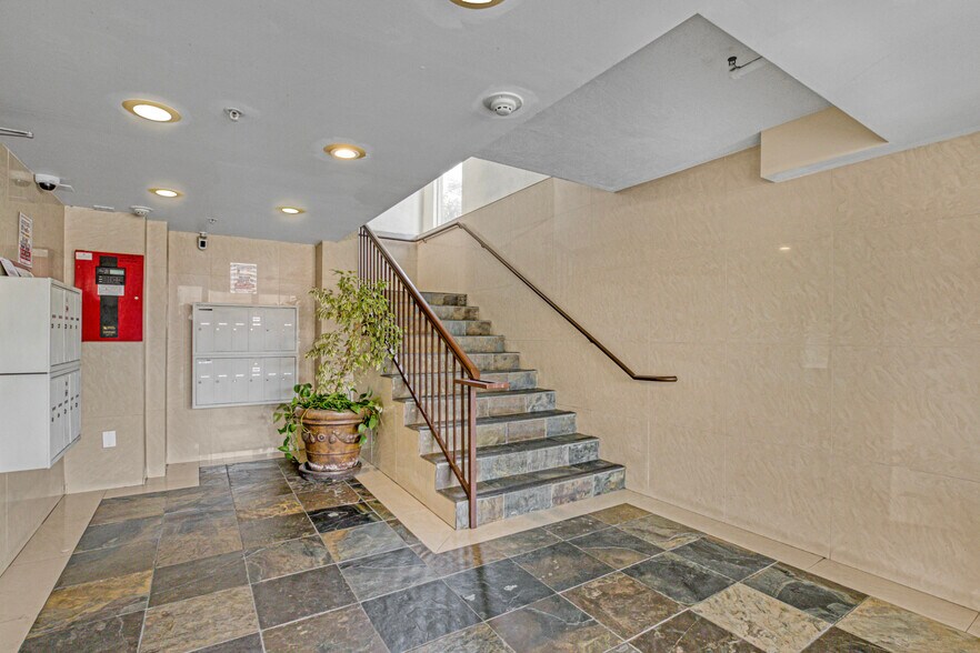 More Photos Of 5330 Satsuma Ave, North Hollywood Apartments For Sale