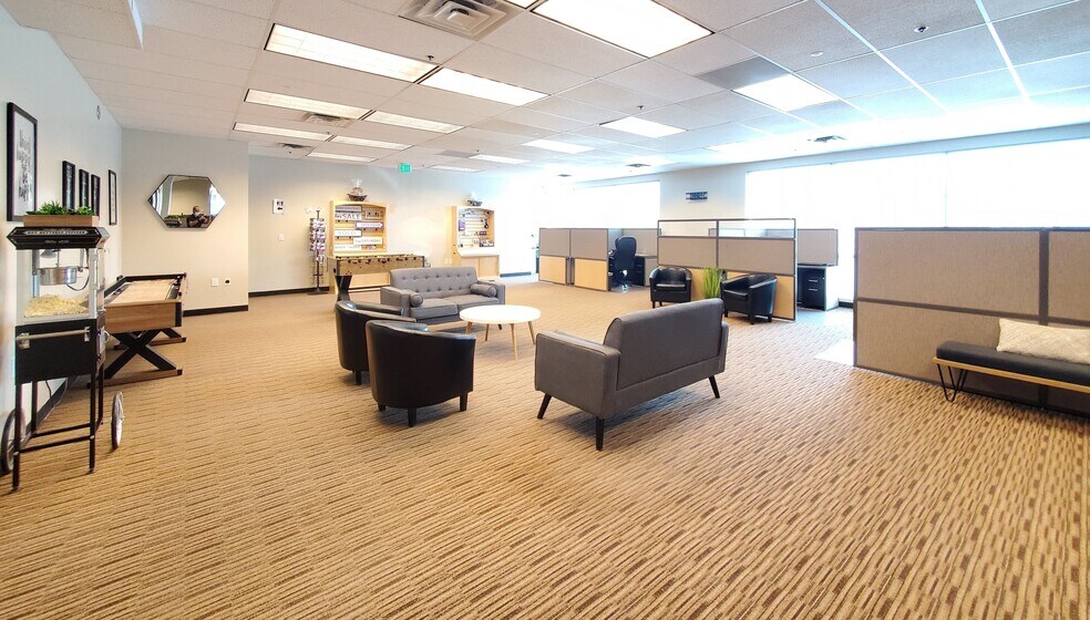 More Photos Of 8911 S Sandy Pky, Sandy Unknown For Lease