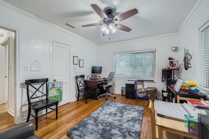 More Photos Of 405 W Main St, Round Rock Daycare Center For Lease