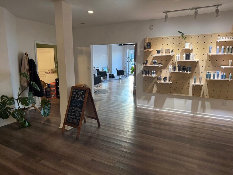 More Photos Of 5420 Johnson Dr, Mission Storefront Retail Office For Lease