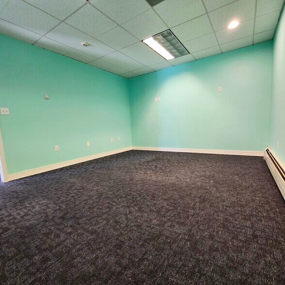 More Photos Of 106 N Franklin St, Pen Argyl Office For Lease