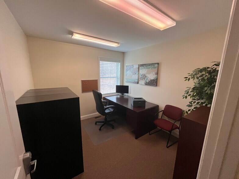 More Photos Of 22 BRADY DR, Hudson Office For Lease