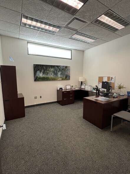More Photos Of 2906 Kerry Forest Pky, Tallahassee Bank For Lease