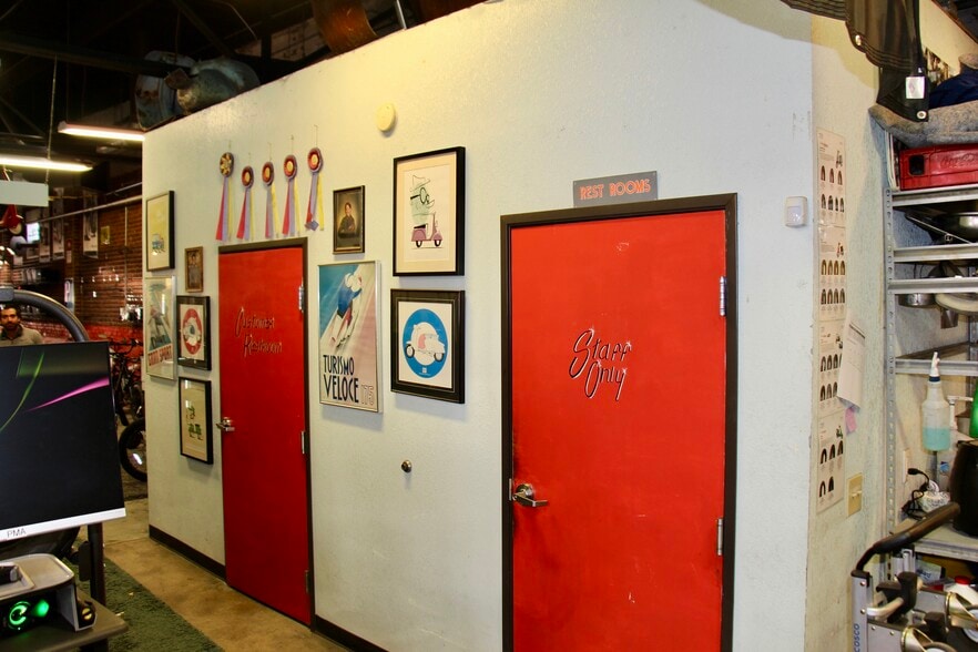 More Photos Of 154-160 S Broadway, Denver Storefront For Lease