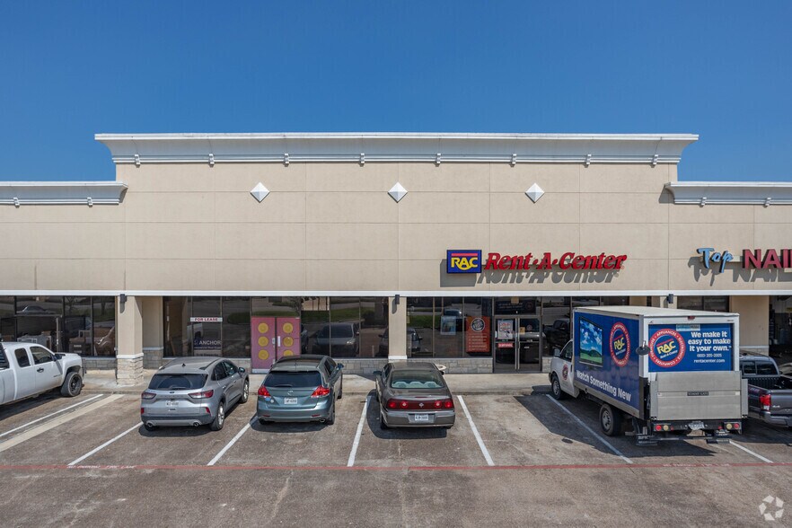 More Photos Of 815 Dixie Dr, Clute Unknown For Lease