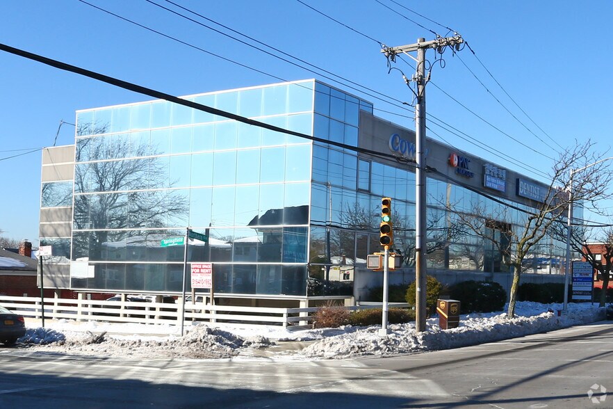 Primary Photo Of 21810-218-14 Northern Blvd, Bayside Medical For Lease