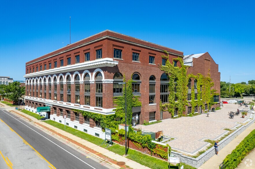 More Photos Of 380 E Lasalle Ave, South Bend Coworking Space