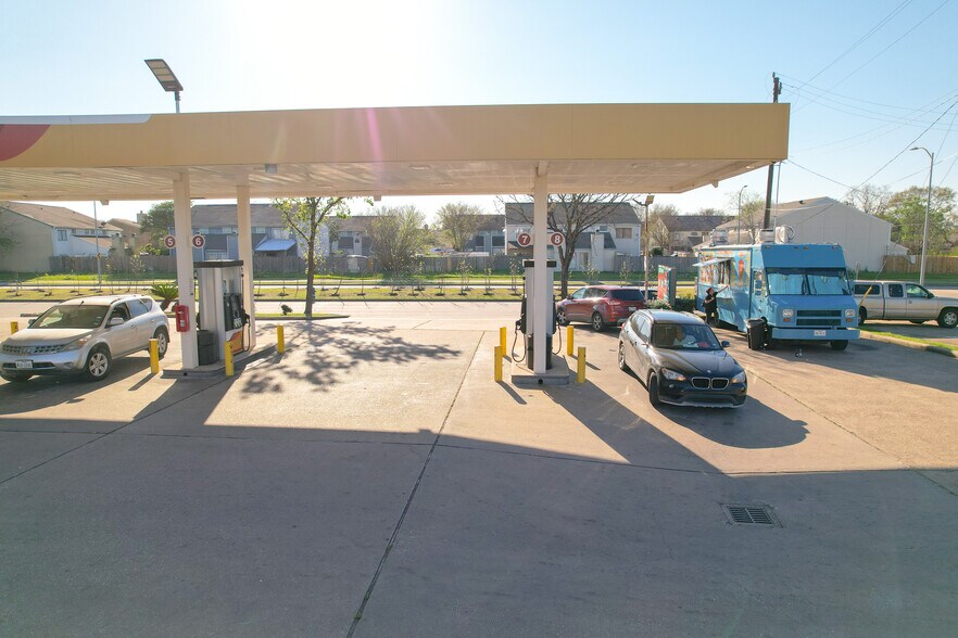 More Photos Of 7911 Wilcrest Dr, Houston Service Station For Sale