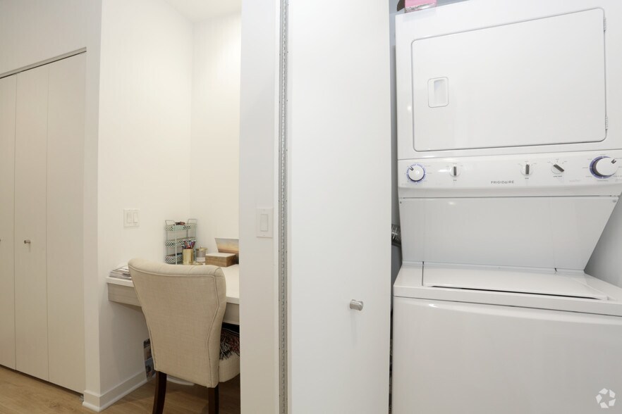 More Photos Of 558 W Webster Ave, Chicago Apartments For Lease