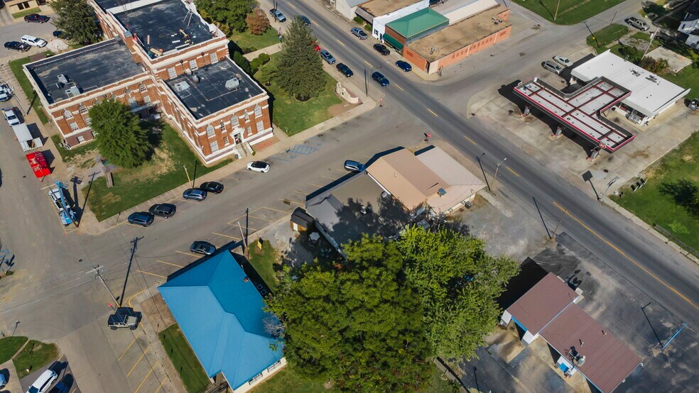 More Photos Of 25 W Tywappity St, Benton Restaurant For Sale