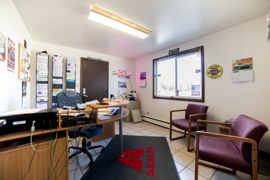 More Photos Of 170 SW 2nd St, Loveland Warehouse For Lease