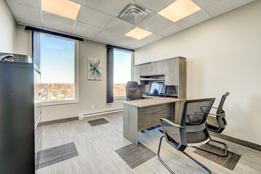 More Photos Of 1435 Boul Saint-Martin O, Laval Office For Lease