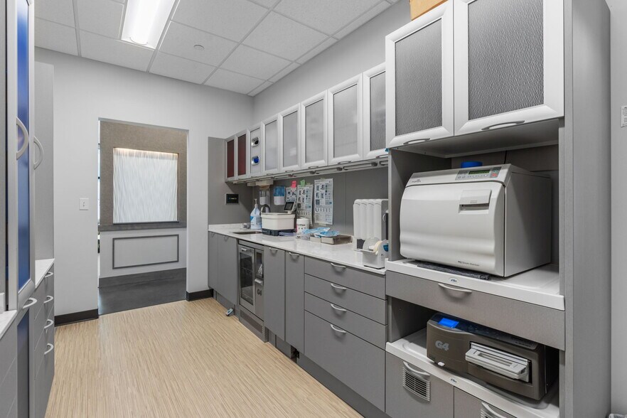 More Photos Of 18389 Orchard Trl, Lakeville Medical For Lease