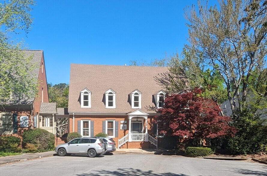 Primary Photo Of 4721 Chamblee Dunwoody Rd, Atlanta Medical For Lease